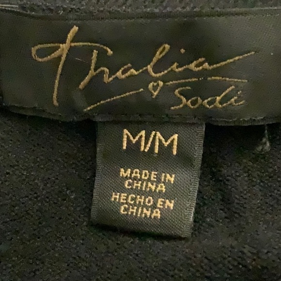 THALIA Sodi black V neck blouse with lace sleeves. Size M - Picture 6 of 7